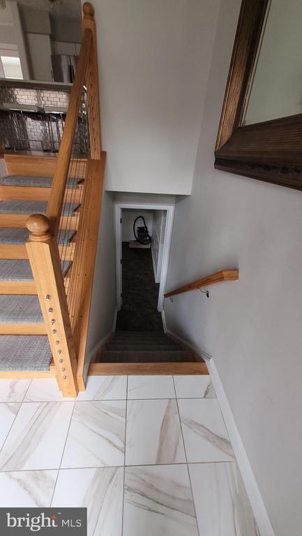 Building Photo - 557 Bellview Ave