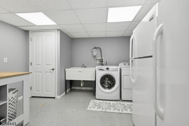 Building Photo - 204 Deerfield Ln