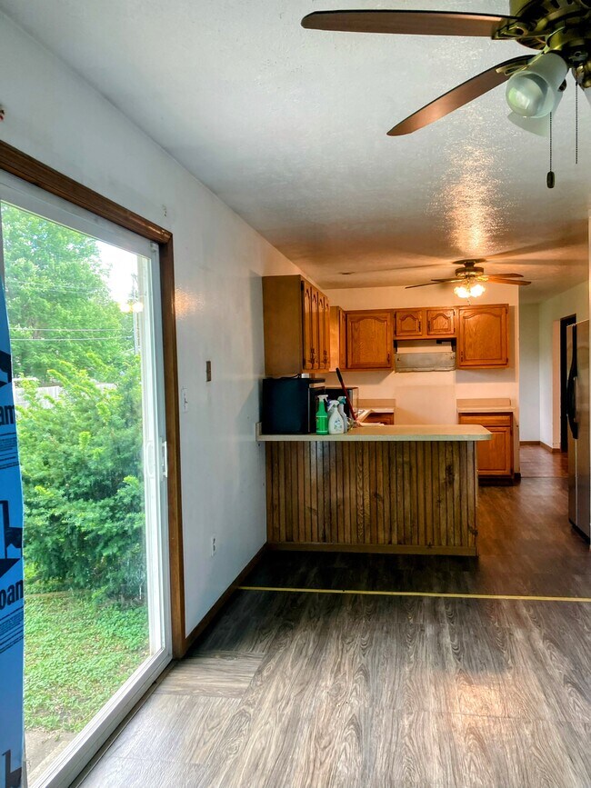 Building Photo - 320 Crestwood Dr