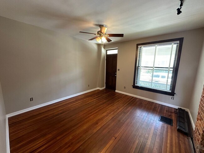 Building Photo - Mt Pleasant Ave 1073-1075 GW2