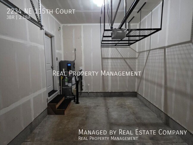 Building Photo - 2234 NE 115th Ct
