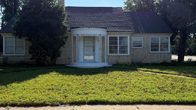 Primary Photo - LARGE 2bedroom 1bathroom with 1 car garage...