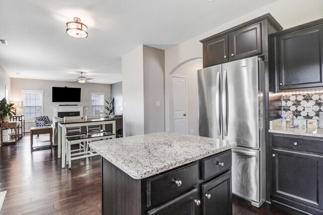 Building Photo - STUNNING & SPACIOUS 4 BR | 2.5 BA 2-Story *Pikeville School District*