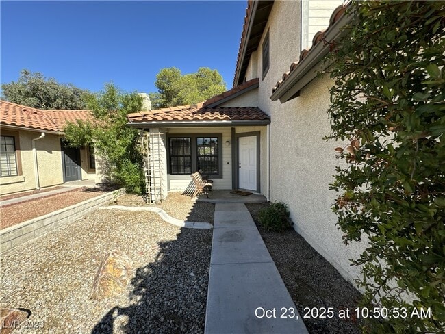 Building Photo - 2538 Wolverton Ave