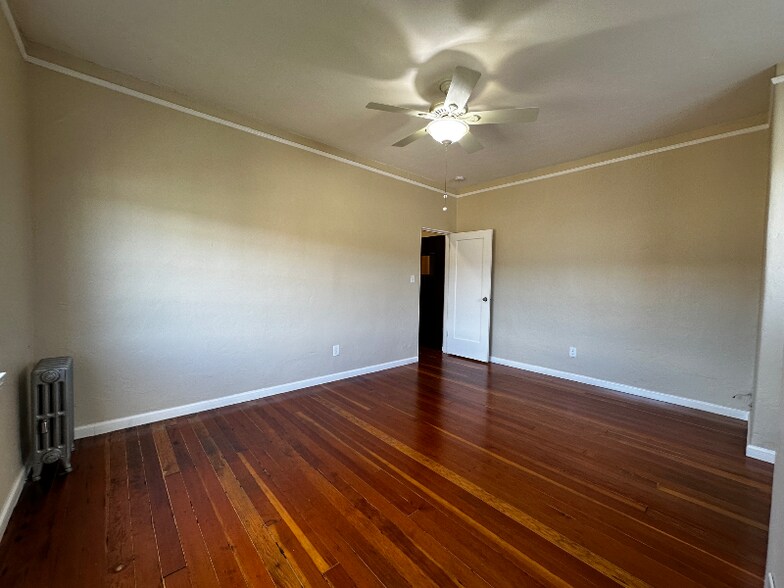 Building Photo - 2208 Carroll St