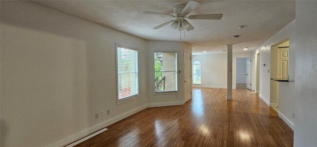 Building Photo - 8821 Coral Palms Ct