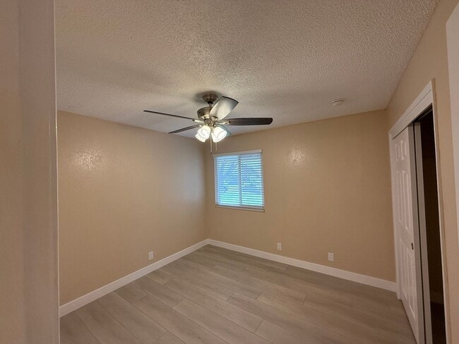 Building Photo - 3 bedroom single story in Manteca!