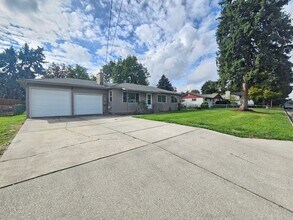 Building Photo - $2,500 - 4 Bed / 2 Bath Beautiful Home in ...