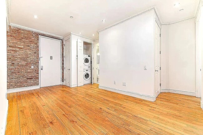 Building Photo - 45 Orchard Street