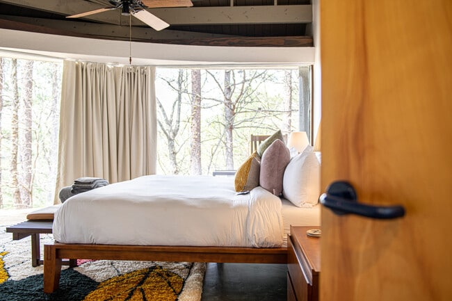 Building Photo - 1816 Bear Spgs Wy