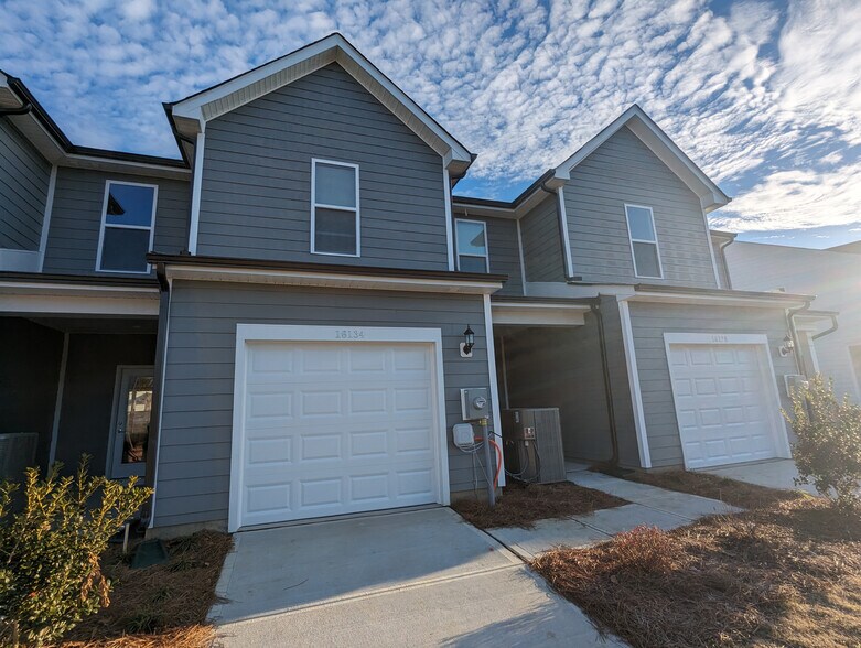 Building Photo - Room in Townhome on Leading St