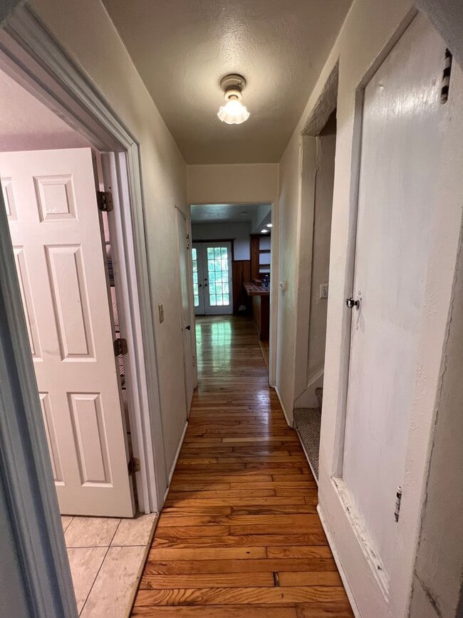 Building Photo - Cozy 2 bedroom Home on Muscatine Ave in Iowa City