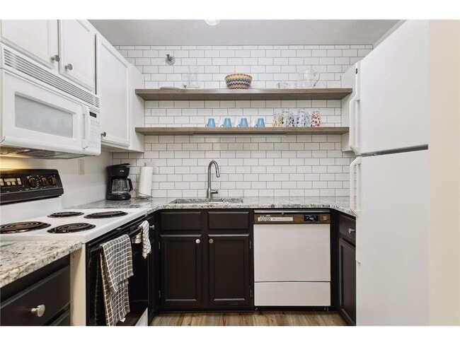 Building Photo - 66 9th St E