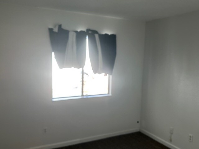 Building Photo - 304 N Riverside Dr