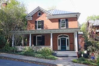 Building Photo - Historic North Downtown Residence with Modern Updates and Prime Location