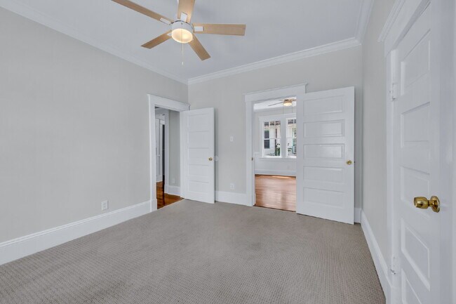 Building Photo - Cozy craftsman bungalow on Seiler Ave
