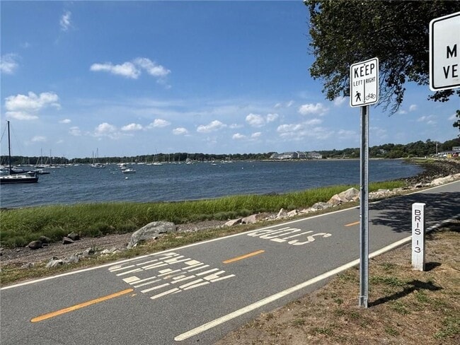 Building Photo - 712 Hope St