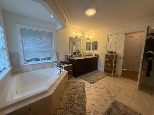 Building Photo - 24 Buena Vista Dr