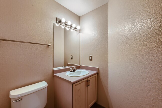 Building Photo - 2601 Twin Pines Ave