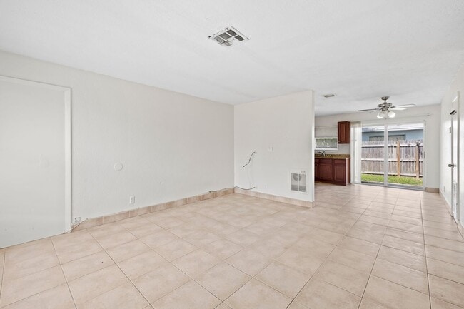 Building Photo - 143 W 28th St