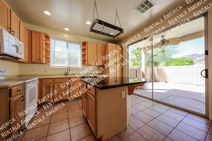 Building Photo - 528 W Mountain Sage Dr