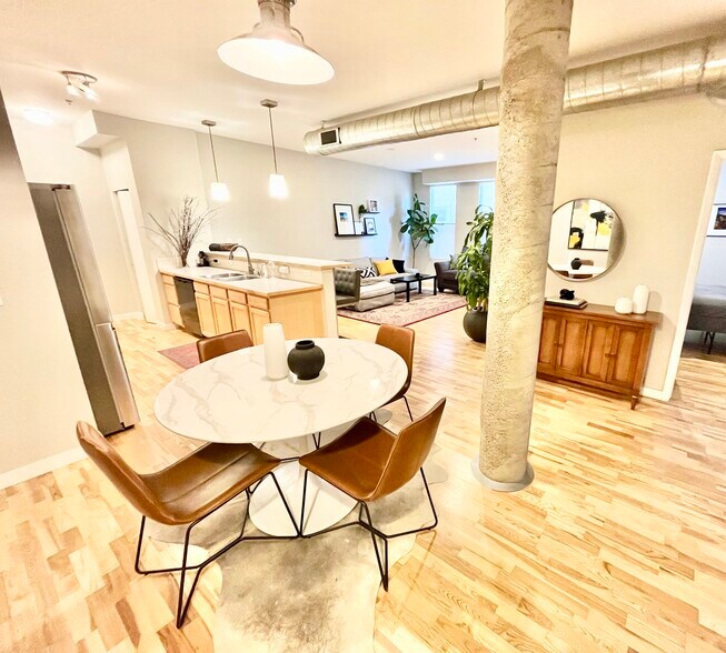 View from the entry way - 2422 Tremont Pl