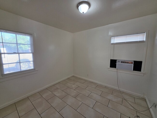 Building Photo - 1+ 1 Bed 1 Bath Cottage in San Jacinto $1425.00