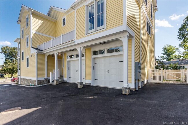 Building Photo - 75 Strickland Rd