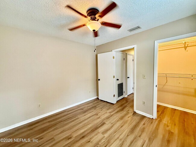 Building Photo - 4949 Azure St