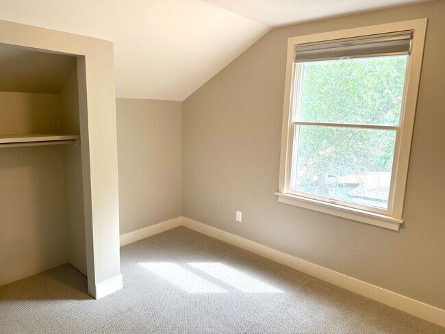 Building Photo - Beautiful 4- Bedroom North End Home