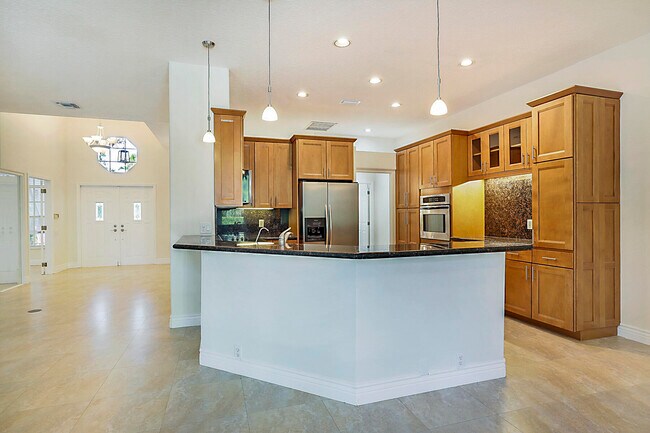 Building Photo - 19009 SE Old Trail Dr W