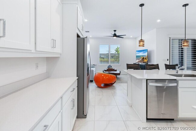 Building Photo - 14131 SW Thorens Dr