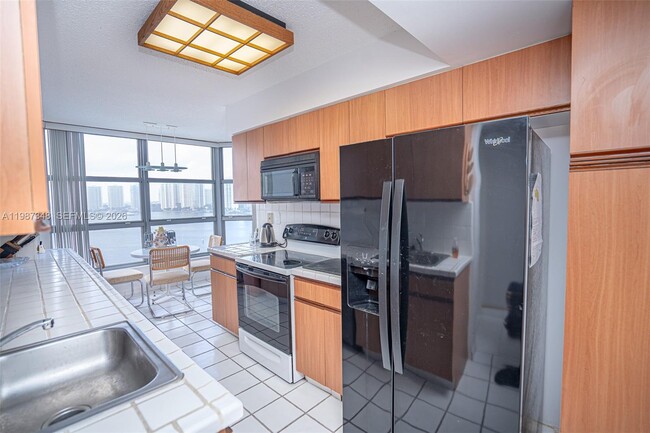 Building Photo - 3530 Mystic Pointe Dr