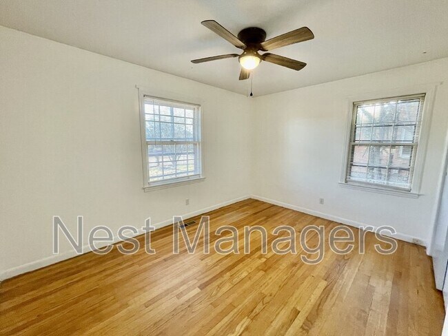 Building Photo - 3522 Thomas Dr