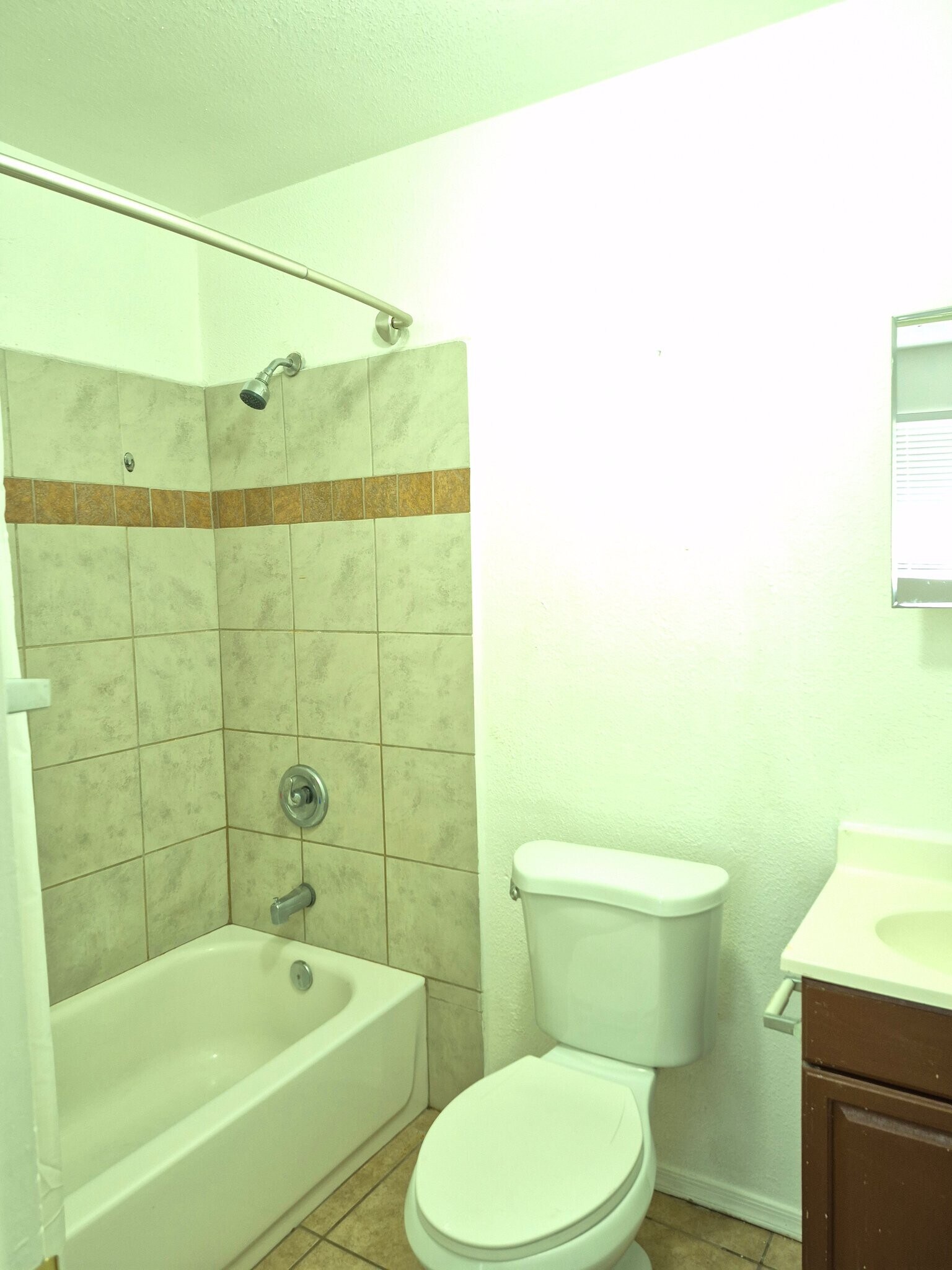 Building Photo - 2504 E Mobile Ln