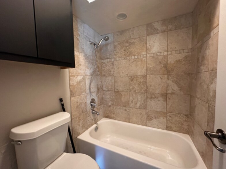 Building Photo - 5815 Phoenix Dr