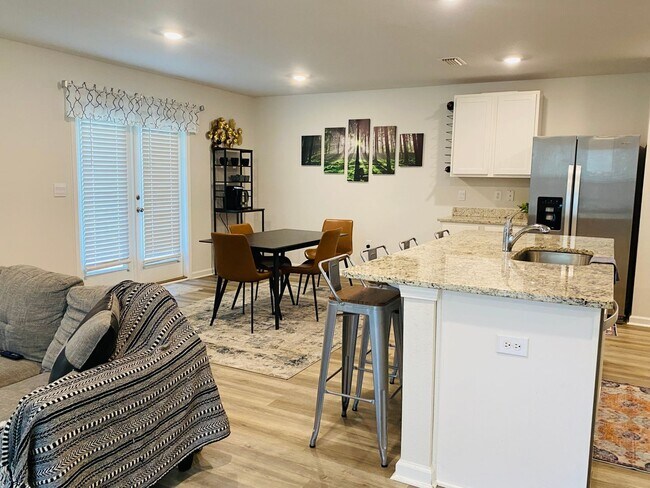 Building Photo - Functional 2-Story Design | 4BR + 2.5BA | Quick Access to I-10