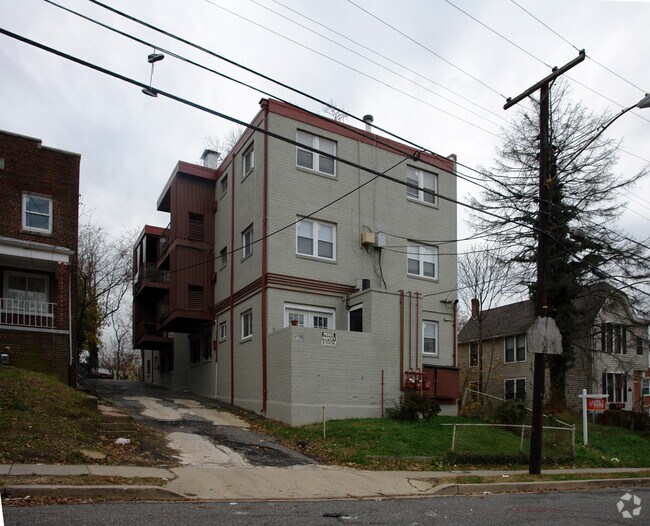 Building - 1679 W St SE