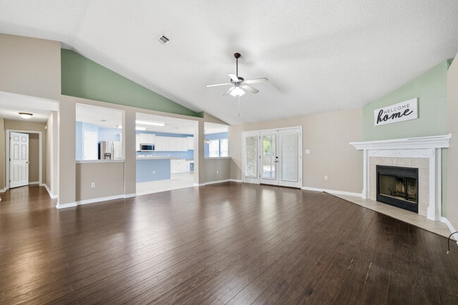 Building Photo - 2490 Pepper Dr