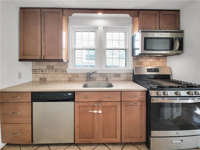 Building Photo - 54 Westmoreland Dr