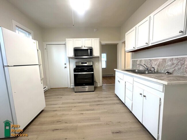 Building Photo - PM-221-002