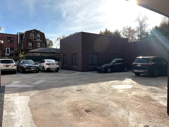 Building Photo - 7302 Woodside Ave