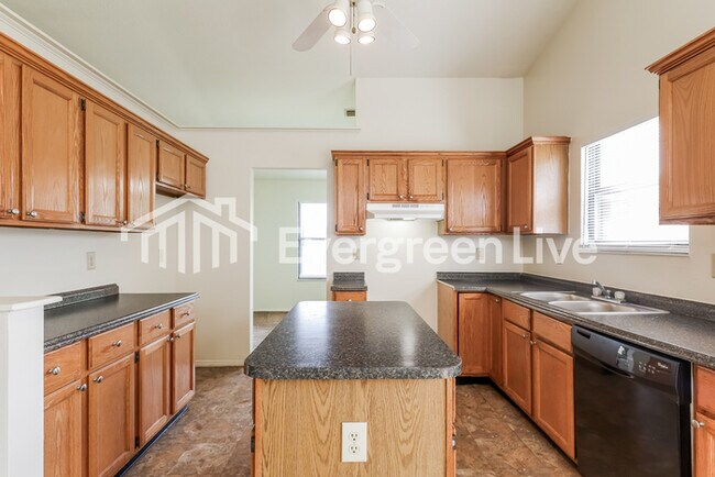 Building Photo - 6621 Deer Knolls Dr