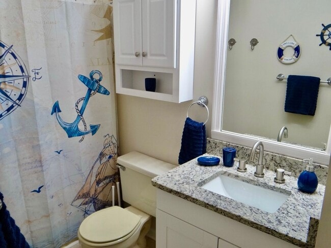 Building Photo - Beautifully Remodeled and Furnished Rental...