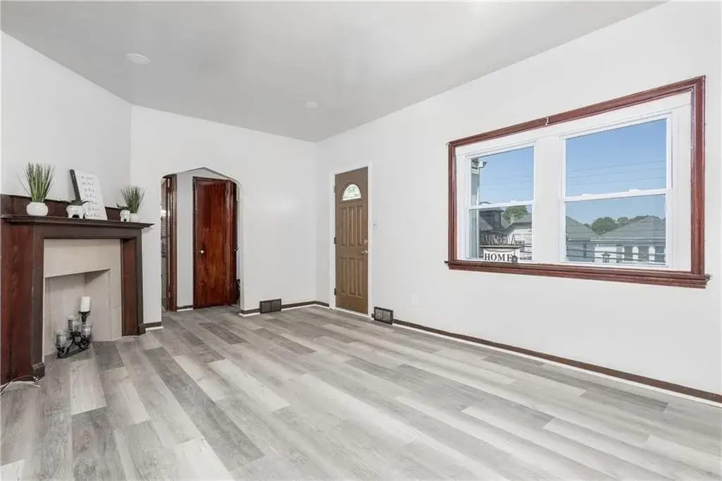 Building Photo - 228 E Agnew Ave