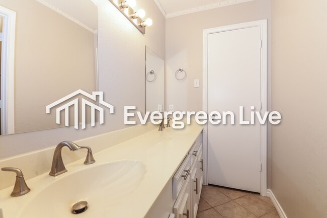 Building Photo - 2413 Golden Willow Ln