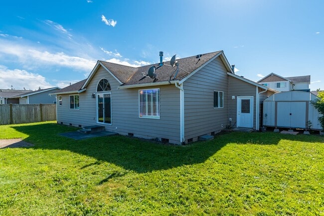 Building Photo - 3 Bedroom 2 Bath Home in Redwing