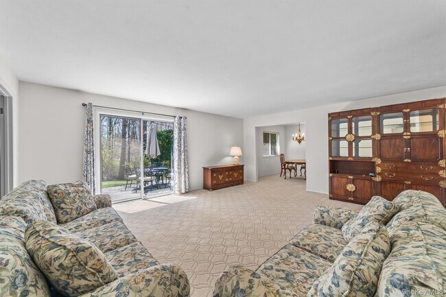 Building Photo - 164 Carriage Ct