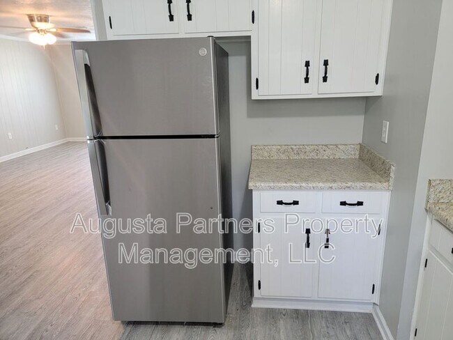 Building Photo - 156 Griswood Dr