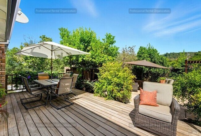 Building Photo - One of a kind home just steps away from Annadel State park